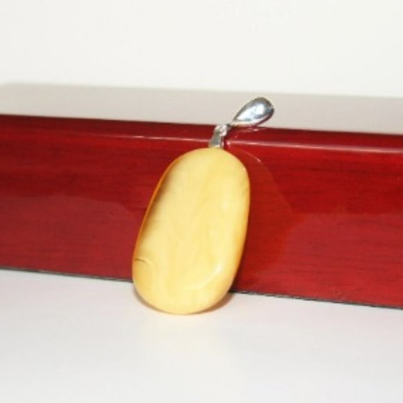 Natural BALTIC Amber Pendant, 100% Real Genuine Butter Amber, Royal Amber - Picture 1 of 7